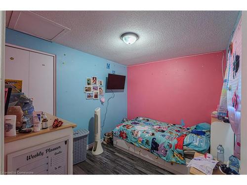 82 Four Seasons Drive, Brantford, ON - Indoor Photo Showing Bedroom