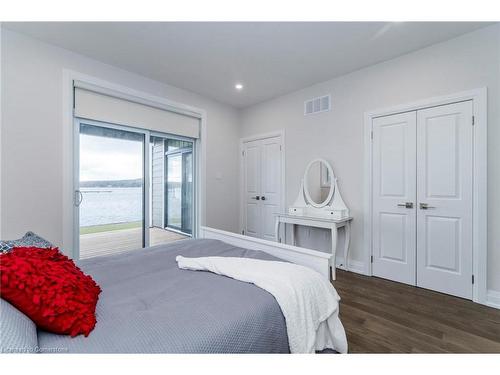 12 Navigator Rd Road, Penetanguishene, ON - Indoor Photo Showing Bedroom