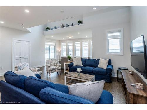 12 Navigator Rd Road, Penetanguishene, ON - Indoor Photo Showing Living Room