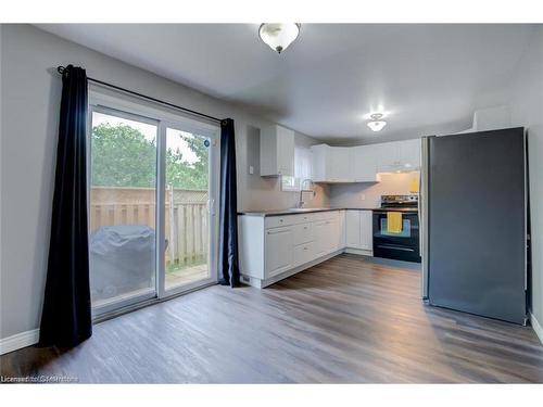 56-720 Deveron Crescent, London, ON - Indoor Photo Showing Kitchen