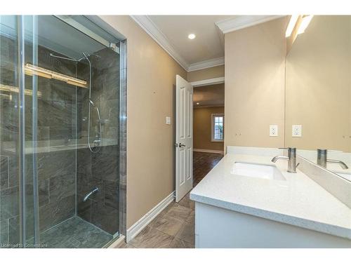 5256 Floral Hill Crescent, Mississauga, ON - Indoor Photo Showing Bathroom