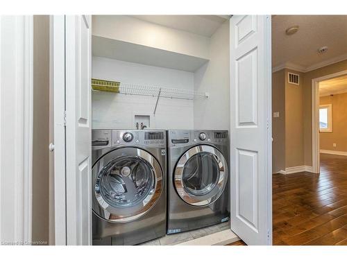 5256 Floral Hill Crescent, Mississauga, ON - Indoor Photo Showing Laundry Room