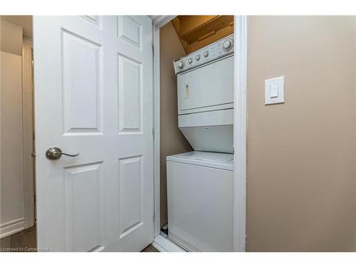 5256 Floral Hill Crescent, Mississauga, ON - Indoor Photo Showing Laundry Room