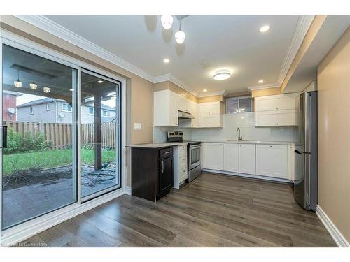 5256 Floral Hill Crescent, Mississauga, ON - Indoor Photo Showing Kitchen