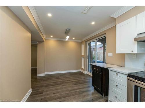 5256 Floral Hill Crescent, Mississauga, ON - Indoor Photo Showing Kitchen