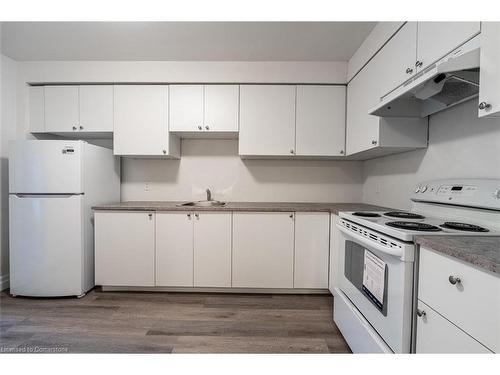 10-3360 The Credit Woodlands, Peel, ON - Indoor Photo Showing Kitchen