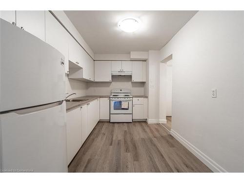 10-3360 The Credit Woodlands, Peel, ON - Indoor Photo Showing Kitchen