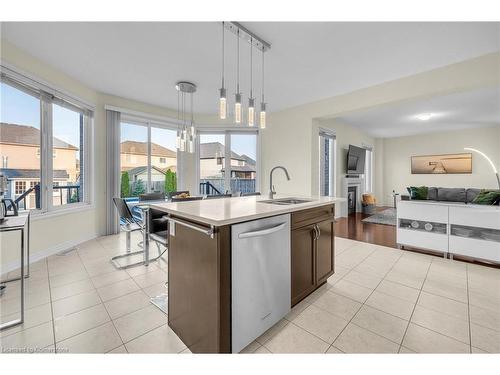 6540 St Michael Avenue, Niagara Falls, ON - Indoor Photo Showing Kitchen With Upgraded Kitchen