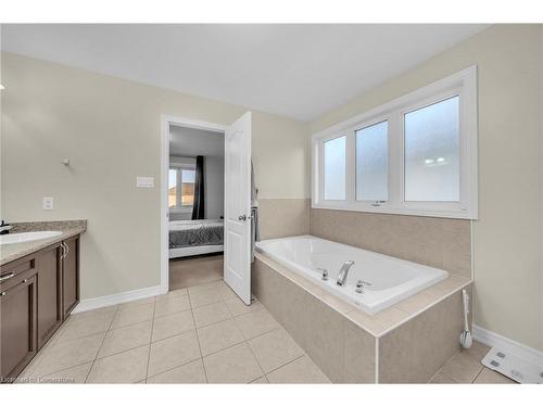 6540 St Michael Avenue, Niagara Falls, ON - Indoor Photo Showing Bathroom