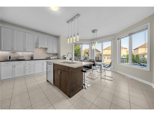 6540 St Michael Avenue, Niagara Falls, ON - Indoor Photo Showing Kitchen With Double Sink With Upgraded Kitchen