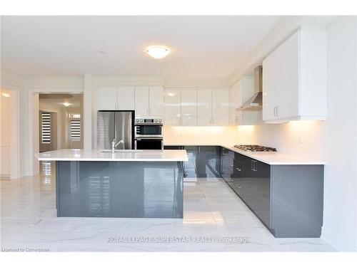 102 Rugman Crescent, Springwater, ON - Indoor Photo Showing Kitchen With Upgraded Kitchen