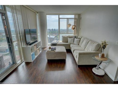 1908-225 Webb Drive, Mississauga, ON - Indoor Photo Showing Living Room