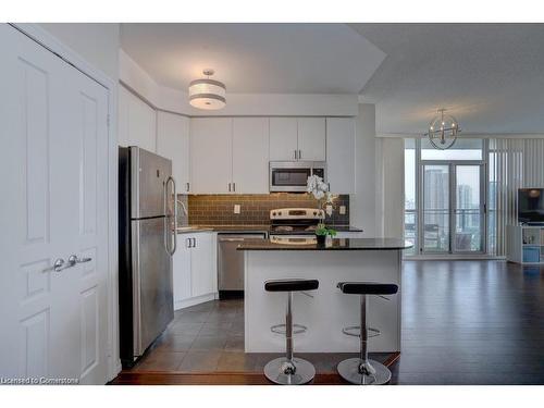 1908-225 Webb Drive, Mississauga, ON - Indoor Photo Showing Kitchen With Stainless Steel Kitchen With Upgraded Kitchen