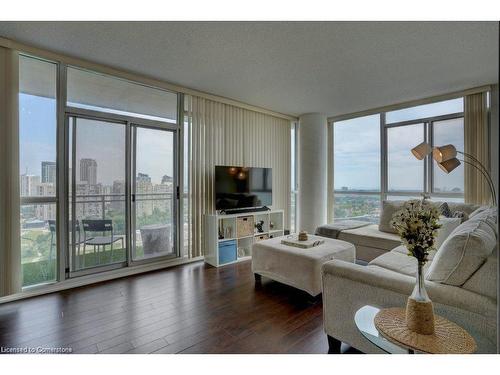 1908-225 Webb Drive, Mississauga, ON - Indoor Photo Showing Living Room