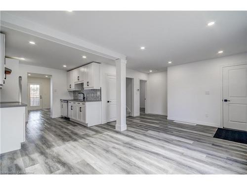 631 Queensdale Avenue E, Hamilton, ON - Indoor Photo Showing Kitchen