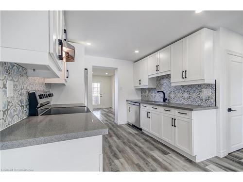 631 Queensdale Avenue E, Hamilton, ON - Indoor Photo Showing Kitchen