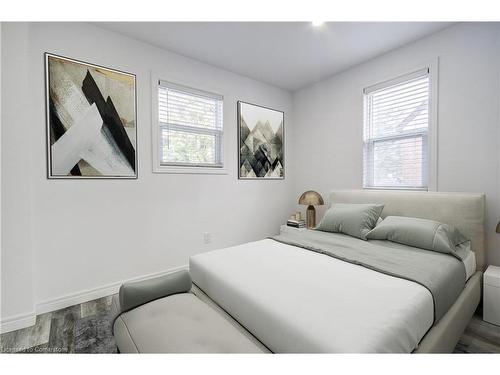 631 Queensdale Avenue E, Hamilton, ON - Indoor Photo Showing Bedroom