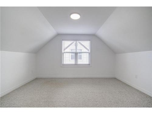 631 Queensdale Avenue E, Hamilton, ON - Indoor Photo Showing Other Room