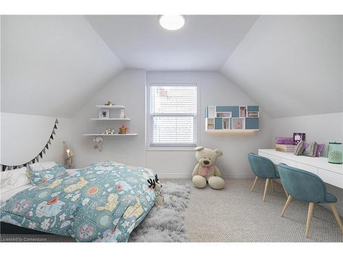 631 Queensdale Avenue E, Hamilton, ON - Indoor Photo Showing Bedroom