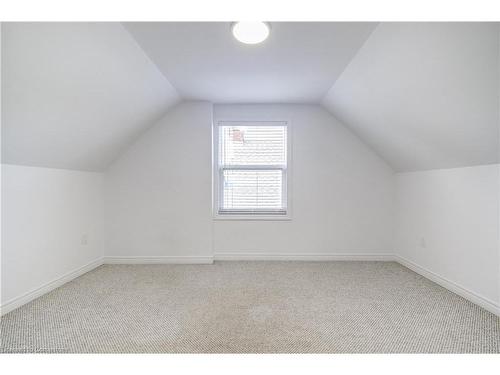 631 Queensdale Avenue E, Hamilton, ON - Indoor Photo Showing Other Room