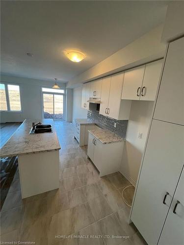 48 Masters Street, Welland, ON - Indoor Photo Showing Kitchen