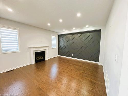 40 Sparkle Drive, Thorold, ON - Indoor With Fireplace