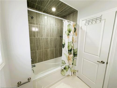 40 Sparkle Drive, Thorold, ON - Indoor Photo Showing Bathroom