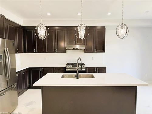 40 Sparkle Drive, Thorold, ON - Indoor Photo Showing Kitchen With Double Sink With Upgraded Kitchen