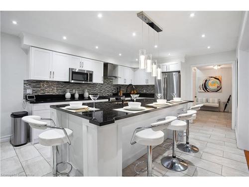 3070 Meadowgate Boulevard, London, ON - Indoor Photo Showing Kitchen With Upgraded Kitchen