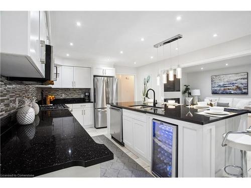 3070 Meadowgate Boulevard, London, ON - Indoor Photo Showing Kitchen With Stainless Steel Kitchen With Upgraded Kitchen