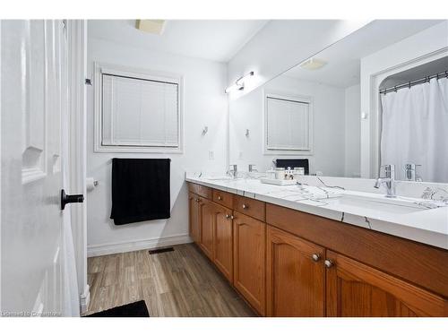 3070 Meadowgate Boulevard, London, ON - Indoor Photo Showing Bathroom