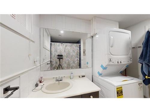 3070 Meadowgate Boulevard, London, ON - Indoor Photo Showing Laundry Room