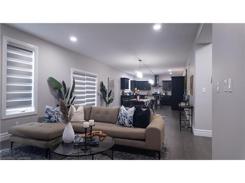 1563 Virtue Lane, Windsor, ON - Indoor Photo Showing Living Room