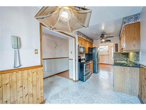 477 Hansen Road N, Brampton, ON - Indoor Photo Showing Kitchen