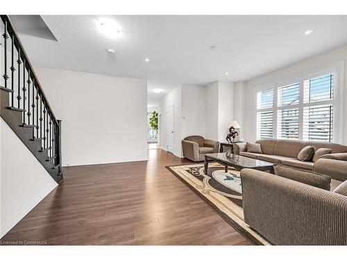 3 Aldgate Avenue, Hamilton, ON - Indoor Photo Showing Living Room