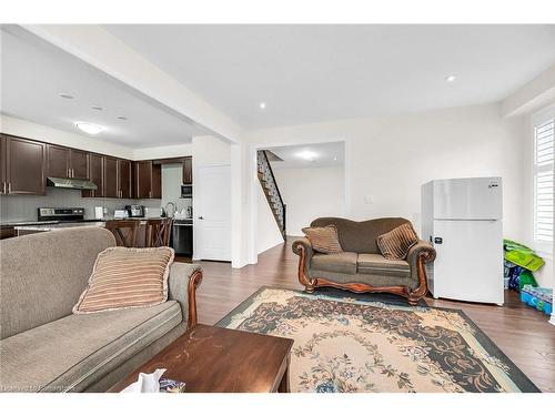 3 Aldgate Avenue, Hamilton, ON - Indoor Photo Showing Living Room