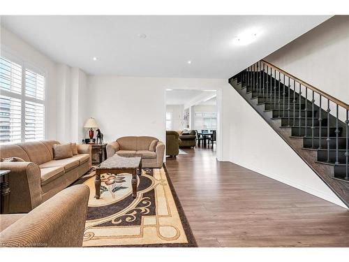 3 Aldgate Avenue, Hamilton, ON - Indoor Photo Showing Living Room