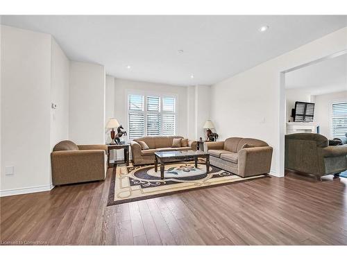 3 Aldgate Avenue, Hamilton, ON - Indoor Photo Showing Living Room