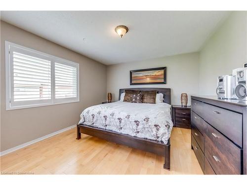 3751 Pearlstone Drive, Mississauga, ON - Indoor Photo Showing Bedroom