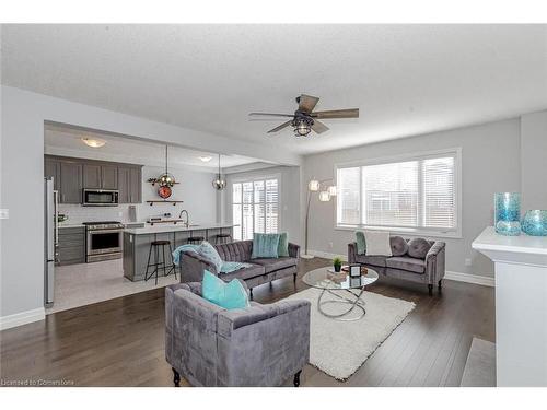 131 Freure Drive, Cambridge, ON - Indoor Photo Showing Living Room