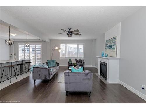 131 Freure Drive, Cambridge, ON - Indoor Photo Showing Living Room