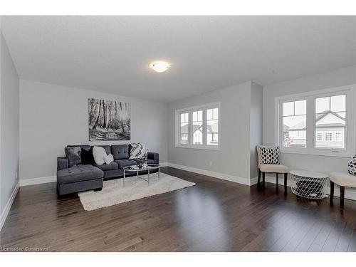 131 Freure Drive, Cambridge, ON - Indoor Photo Showing Living Room