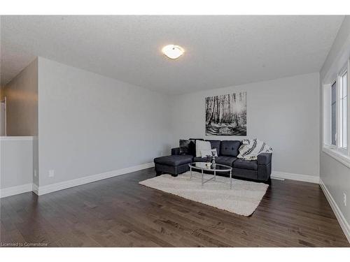 131 Freure Drive, Cambridge, ON - Indoor Photo Showing Living Room