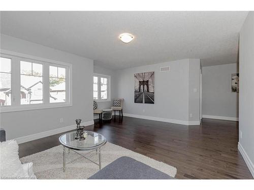 131 Freure Drive, Cambridge, ON - Indoor Photo Showing Living Room