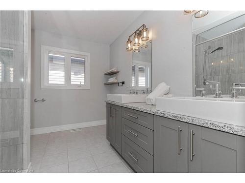 131 Freure Drive, Cambridge, ON - Indoor Photo Showing Bathroom