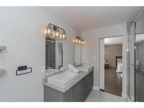 131 Freure Drive, Cambridge, ON - Indoor Photo Showing Bathroom