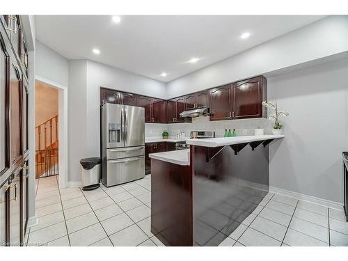 7565 Doverwood Drive, Mississauga, ON - Indoor Photo Showing Kitchen