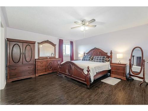 7565 Doverwood Drive, Mississauga, ON - Indoor Photo Showing Bedroom