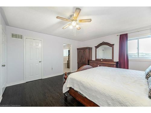 7565 Doverwood Drive, Mississauga, ON - Indoor Photo Showing Bedroom