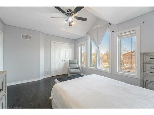 7565 Doverwood Drive, Mississauga, ON - Indoor Photo Showing Bedroom